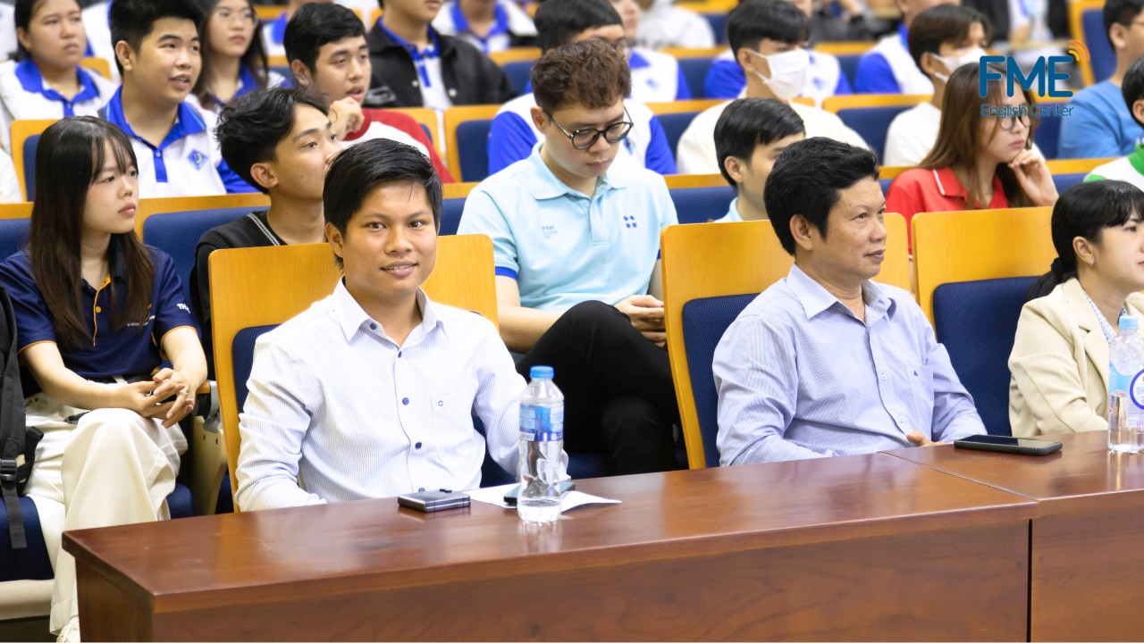 Giảng viên và sinh viên Đại học Cần Thơ tham dự chương trình chào đón tân sinh viên K51 có sự đồng hành của FME English Center