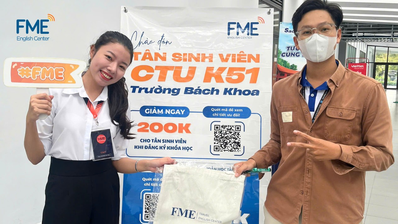 Đại diện FME English Center cùng ban tổ chức Trường Bách Khoa – Đại học Cần Thơ chào đón tân sinh viên khóa 51
