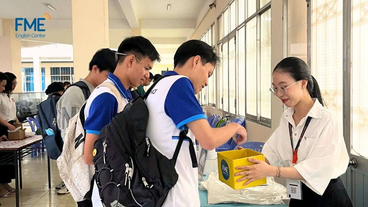 Không khí sôi nổi tại gian hàng FME trong sự kiện chào đón tân sinh viên Bách Khoa – Đại học Cần Thơ 2025