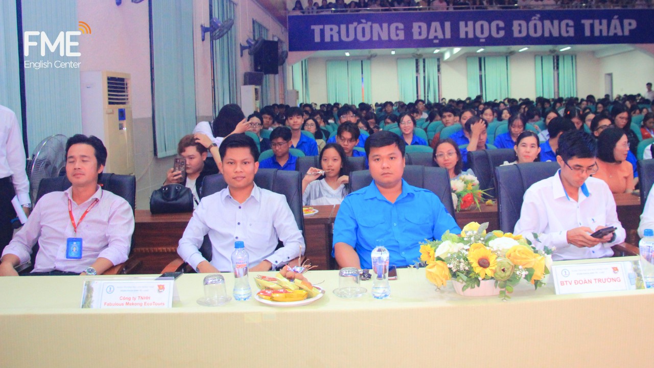 Lễ chào đón Tân sinh viên Khóa 2025 Trường Đại học Đồng Tháp với sự tham dự của đại diện FME và các đơn vị đồng hành.