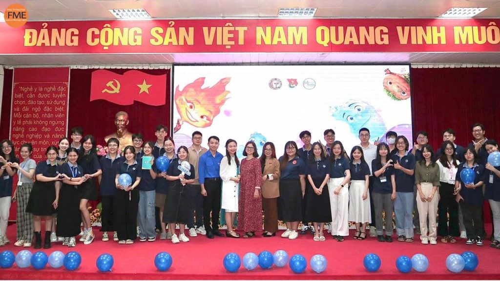 FME chụp ảnh kỷ niệm cuối chương trình cùng Ban tổ chức và khách mời